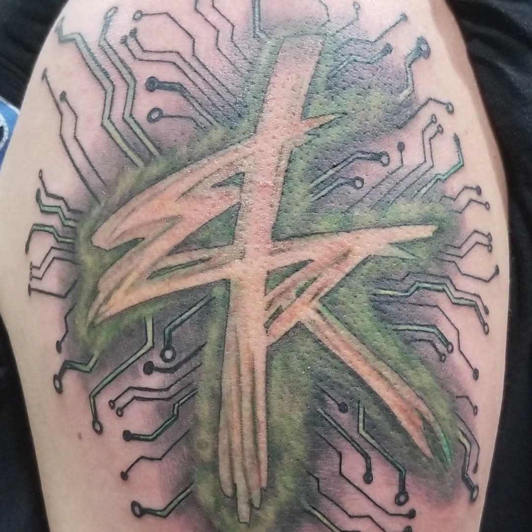 #edgerunners #cyberpunk2077 
.
.
.
.
#fkirons #darklab #ultimatetattoosupplies #kwadroncartridges #worldfamoustattooink #tattooartist #tattoo #customtattoo #mentortattoo #ohiotattoo #matchworksofmentor #lakecountytattooshop #ammonitetattoo #ammonitetattoosrudio