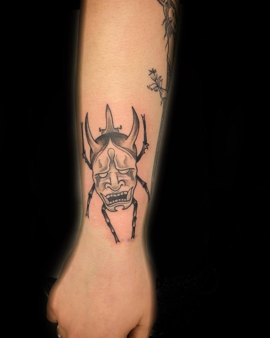 Sad boy, thenk u beesh 👹👺, @erikasahakyan 

#dantattoo #lemoyne #longueuil #tattoo #tattoos #oni #onimask #hornedbeetle #traditional #onitattoo #onimasktattoo