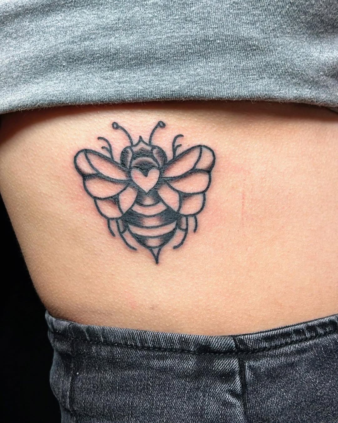 3 BEES 🐝 💖 from a few weeks ago.. Thank you Madi! ❤️☺️🙏 

SWIPE LEFT to see the other 2 🐝

#traditionaltattoo #beetattoo #bee #brotherbee #friendbee #vegantattooer #vegantattoo #vegan