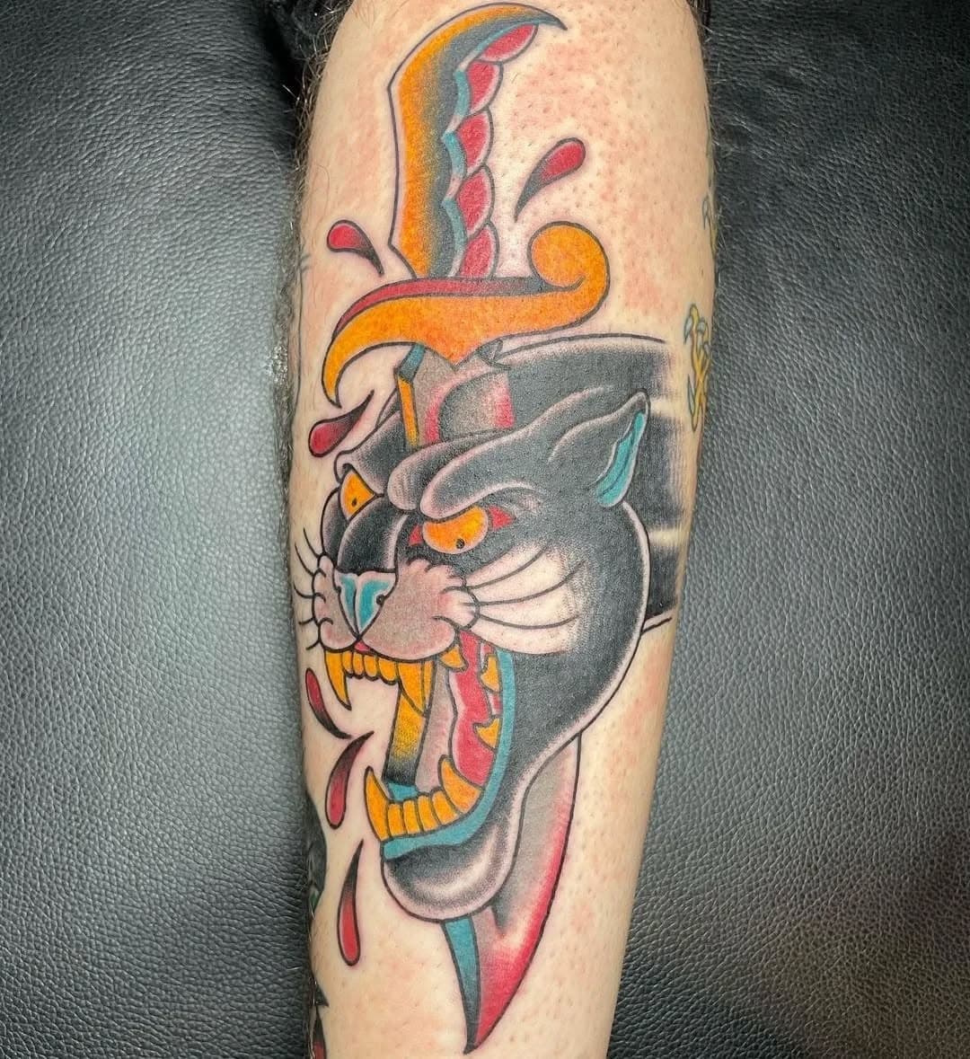 Another pussycat slayed by  @nochance.  Come get yours. Dm for booking.

#traditionaltattoo #boldwillhold #panther #dagger #sandiego #pacificbeach #oceanbeach #missionbeach #lajolla #encinitas #tattoo #love #fyp #photooftheday