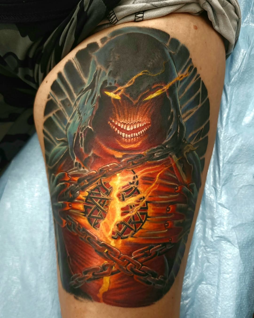 Disturbed album cover! 

@roxy_111975 
#texastattoo #houstontattoos #girlswithtattoos #disturbedtattoo #virtuetattoo #houstontattooartist #albumcovertattoo #disturbed