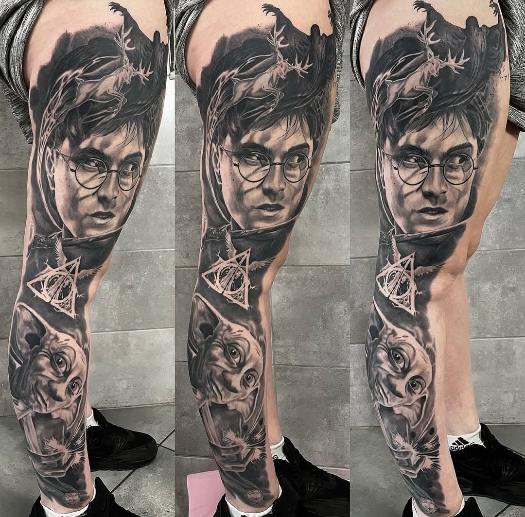 Praca Roberta @orsi.ink  na nodze Karoliny 
Harry Potter⚡️Zgredek🧦, expecto patronum, ku#!@🦌, insygnia śmierci☠️, złoty znicz💫- wygojona pół nogawka.
Zapraszamy na sesje 🔥🔥🔥

Obserwujcie nas:
@paulinamosci
@orsi.ink
@mariusz.jablonski
@amandatattooartist 
@michelefranco_tattoo
@pablo.piercing
@bartek.toczek 
@pax_tats 
@masakra.art

#harrypotter #polandtattoos #warsawtattoo #tattoopoland #warszawatattoo #tattoo