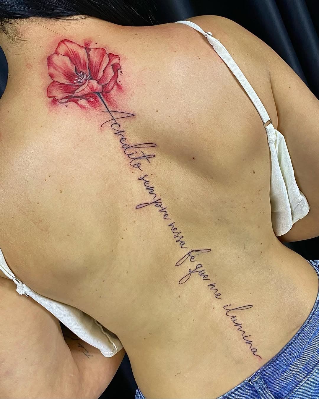 Tatuagem da @valeri_evangelista_ obrigado 🙏. Quer orçar sua tattoo? Manda inbox ou WhatsApp 19 98931-1879 ✌🏽📲
.
.
#tatuagem #tatuagemfeminina #tatuagemdelicada #tatuagemcolorida #escrita #tattoo #tatuagemescrita #script #frase #tatuagemcostas #rodrigolimatattoo #tatuageminspiradora #tattooart #tatt #tattooist #tattooist #tattooing #flores #tatuagemflores #floral