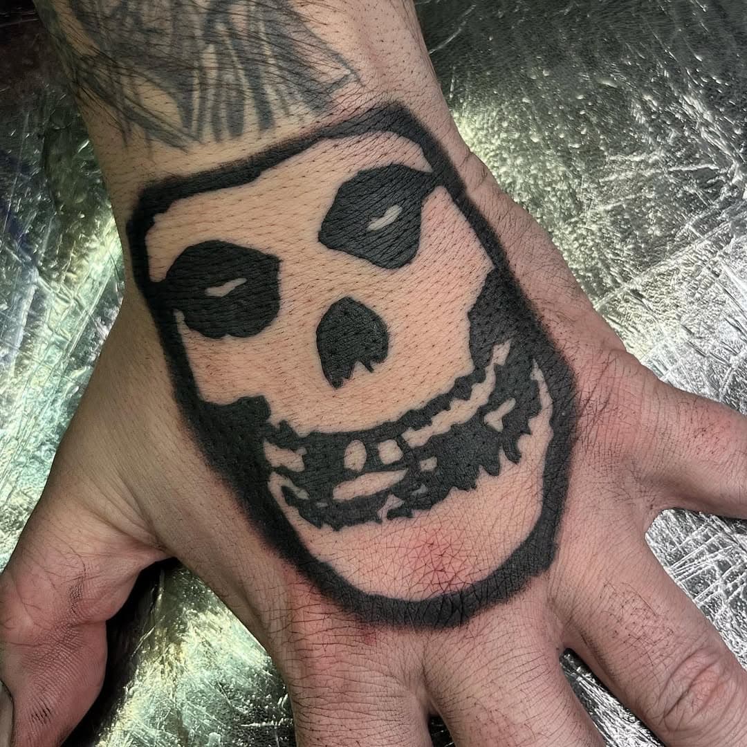 Done earlier this week #blacktattoo #misfits #misfitstattoo #porvida #tattoo #tattoos #stockport #edgeley #manchester #stencilstuff #hondnaai #yamilab #elgatonegrotattoocare #ink #tattoostyle #saviourtattoosupplies #pennyblacktattoobutter #ink #tattooartist #tatuajes #tattooing #vuilhond #uktta #blacktraditional #booksneverclosed #valknutrotary