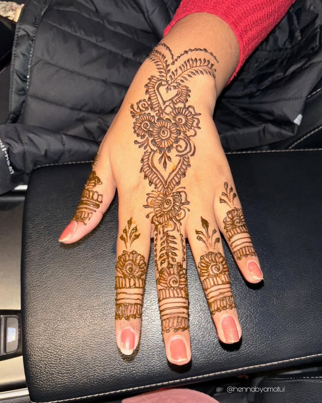 ✨
.
.
.
.
.
.
.
.
#intricatehenna #simplehenna #hennadesigns #mendhi #mendhidesign #artofinstagram #pakistani #pakistaniwedding #weddinginspiration #hennainspire #hennainspo #mendhitattoo #oakvillehenna #mississaugaartist #mendhinight #mehndi #mehendi #hennatattoo #eid2024 #eidmendhi #bridalmehndi #eidmehndi