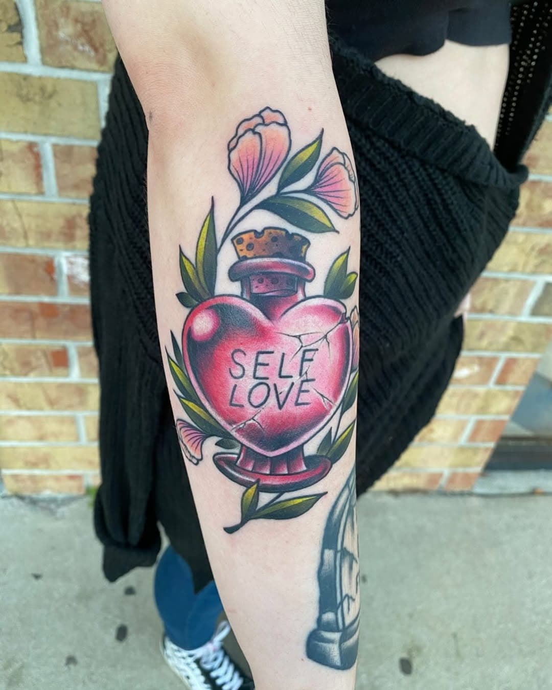 Show yourself some love. Get a tattoo! I got time this week for some bangers. Wednesday through Saturdays @honorandglorytattoonc #nctattooers #traditionaltattoos #colortattoo #jacksonvillenc