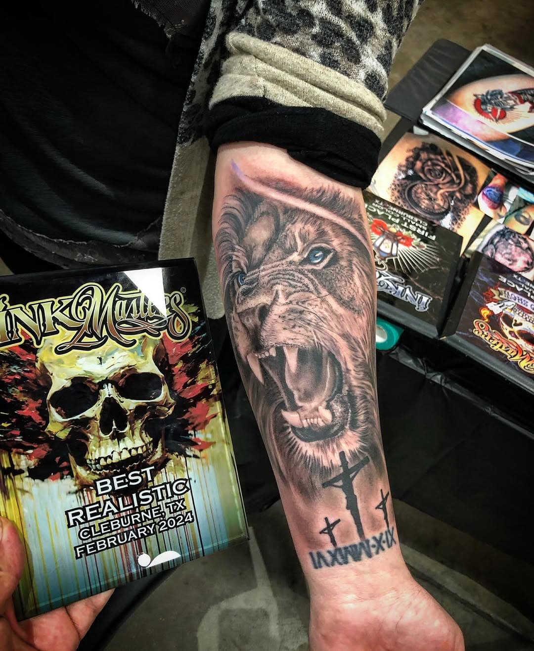 A cool Lion l Tattoo I got to do at the Ink Master tattoo show in Cleburne Texas and got best realism!!!!! 
HIT ME UP TO BOOK YOUR NEXT TATTOO SESSION WITH ME !!!!Using only coffee black and denim blue and white from @industryinks . Thank you for looking !!!!!!next stop Chicago !!!!!!!! @royalcircletattoostudio #inkmasterstattooshow #cannaglide #industryinks #tattoo #royalcircletattoostudio #firstplace #tattoolion #liontattoos #lion #love #2024tattoo #2024 #dallas #superbowl #usher #halftimeshow #kansascity #chiefs #forney #forneytx #forneyfamily #cleburnetx #dallasartist #tattooshop #tattooshopnearme #congratulations #arte #tatlife #cannainked #artistsoninstagram