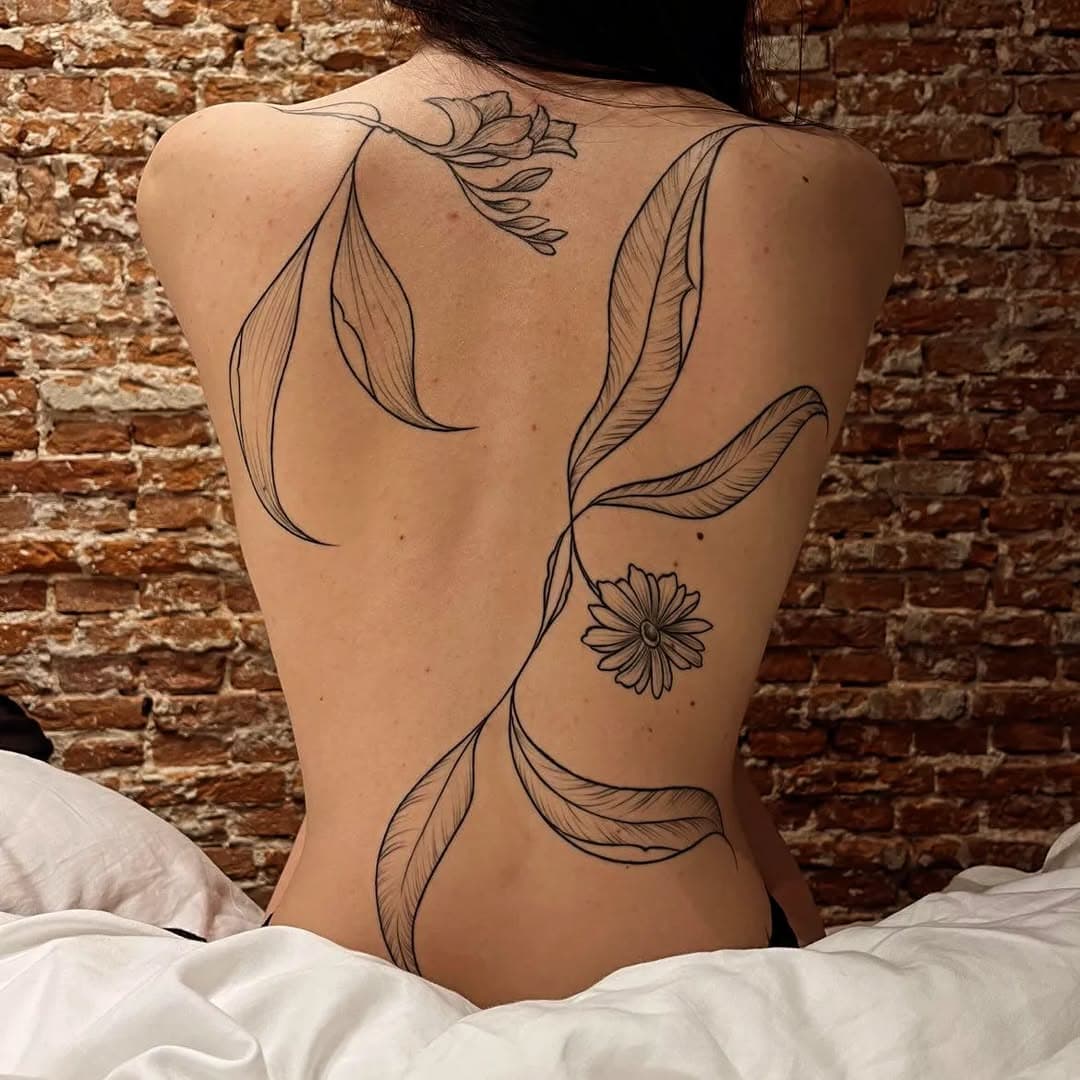 #siwak #tattoomagdeburg #magdeburg #tattoo #tattooist #tattoostudiosiwak #tattooart #backtattoo #flowers#girlswithtattoos #inkedbabes #ink