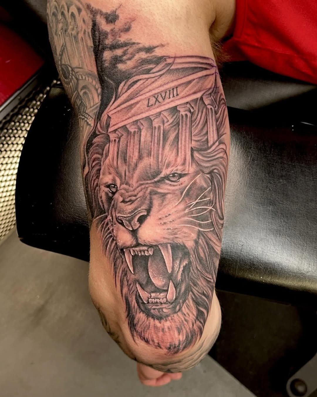 #lion #liontattoo #kingofthejungle #tattoo #greywashtattoo #ink #dankubin #kwadron #chicago #chicagotattooartist #tatcavechicago #kiddjoe