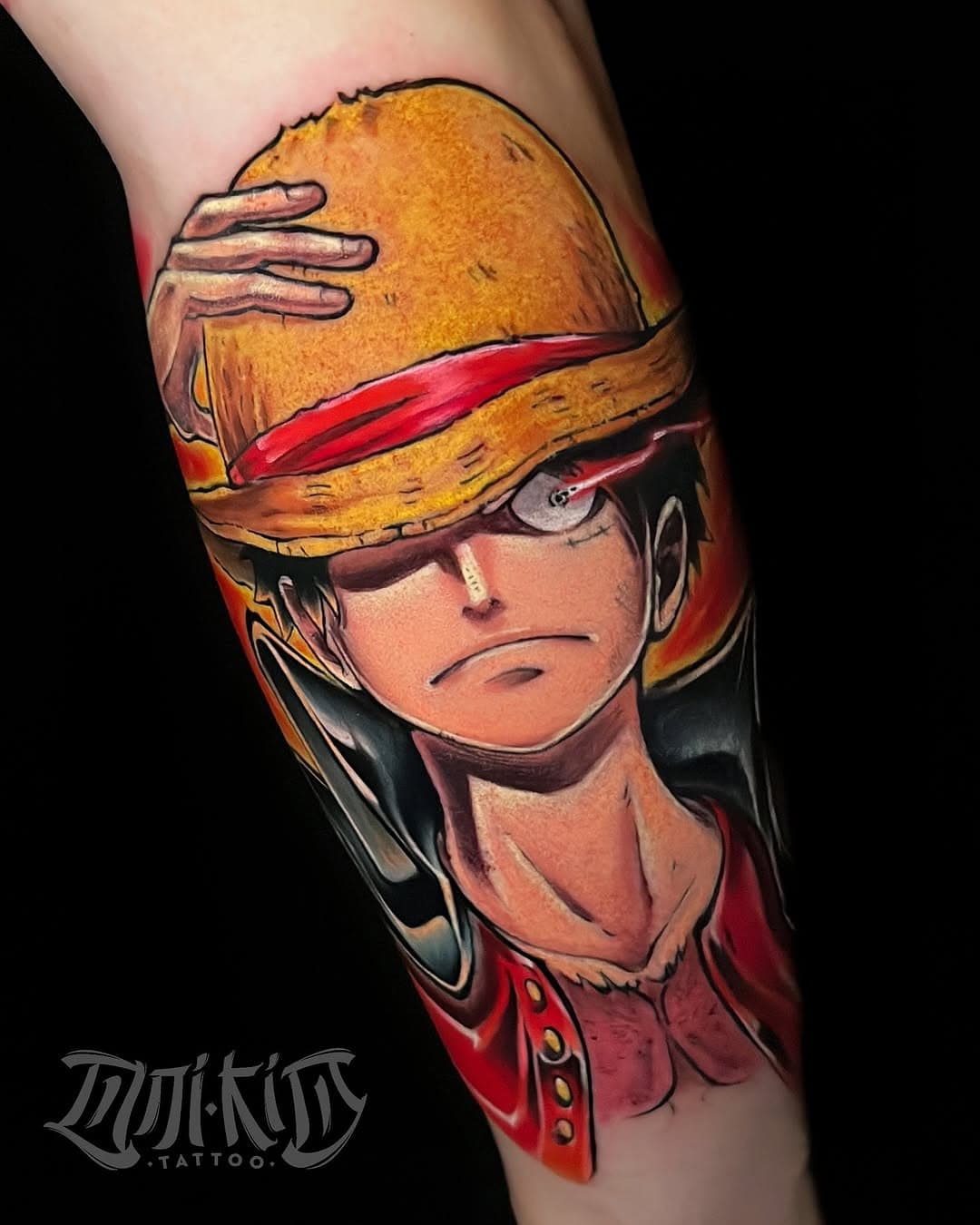 •👑 MONKEY D. LUFFY• Small tribute to Luffy to finish a full morning of my client, now only the background is missing to unify it todo☺️☺️ thank you very much to all the people who trust in my work!

#luffytattoo #animeink #onepieceart #tattooinspiration #otakutattoo #inkedpirate #strawhathype #monkeydtattoo #epictattoos #onikidtattoo