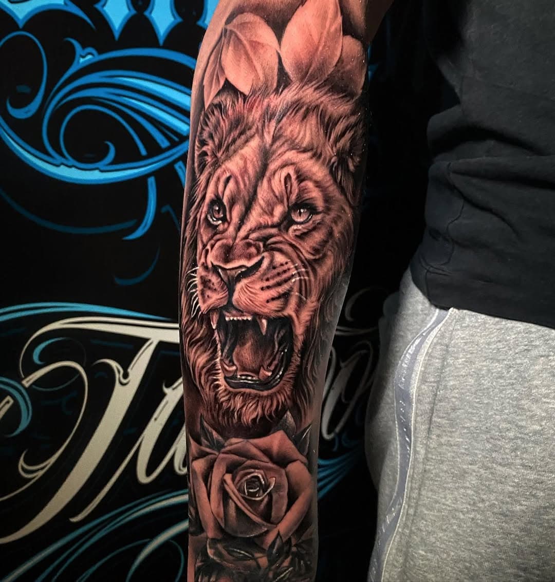 Leonidas hecho en @alabama.tattoo #lion#granada#granadatattoo#tattoogranada#blackandgrey#blackandwhite