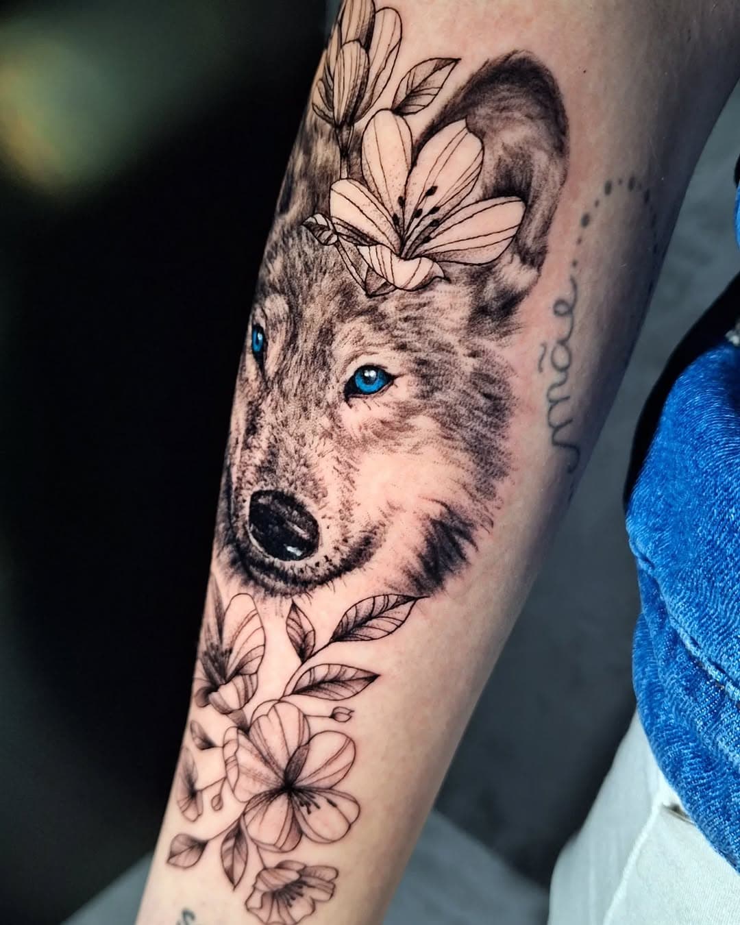 Tatuagem feita há um tempo! Projeto feito para minha querida prima Gaby ✨

Espero que gostem!

Contato: (12) 99259-7789
.
.
#wolf #wolftattoo #lobo #tatuagemdelobo #tatuagemfeminina #tatuagemdelicada #fineline #finelinetattoo