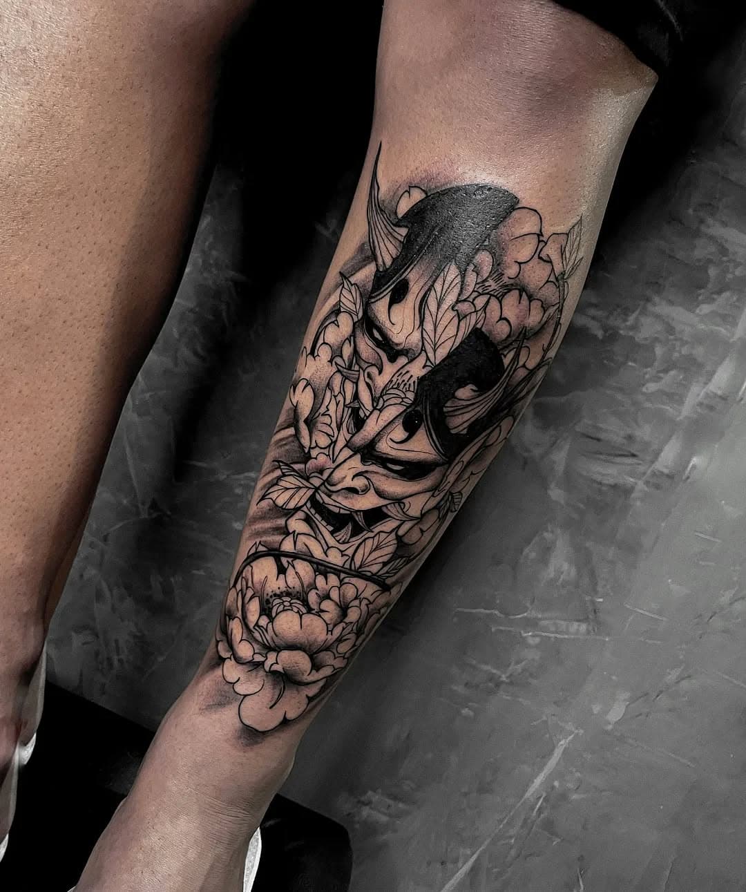 Tattoo de hannya feita no @willsilvaf_ ✨️ 
.
Orçamento e dúvidas por Whatsapp (link no perfil)
.
#tattoo #tattoohannya #hannyatattoo #tatuagemmasculina #tatuagemnaperna #blackwork #tatuadora #tattootaubate