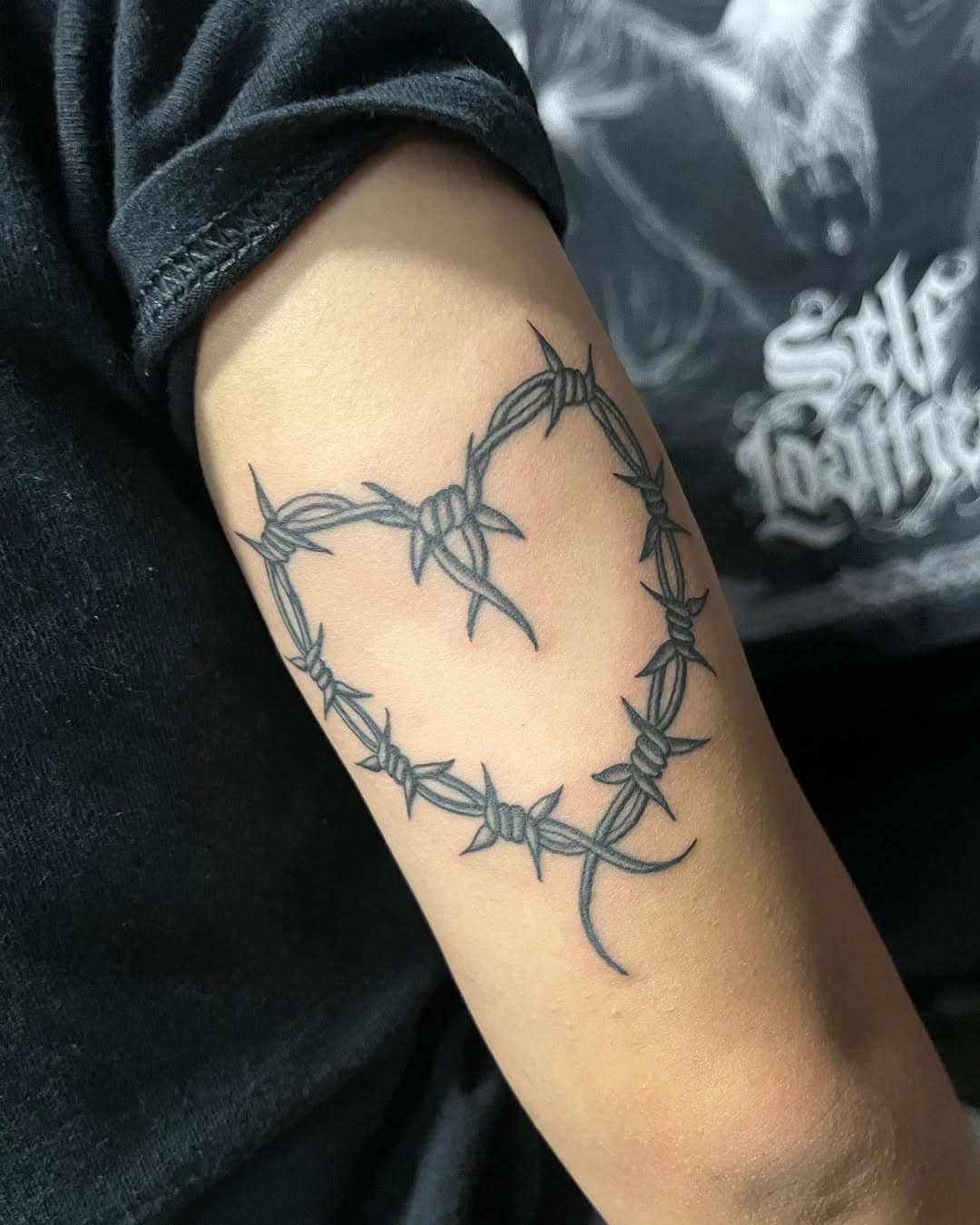 BARBED WIRE HEART 🖤
Thank you Casey! 🙏💕

#barbedwirehearttattoo #vegantattooer #vegantattoo #vegan #tattoo