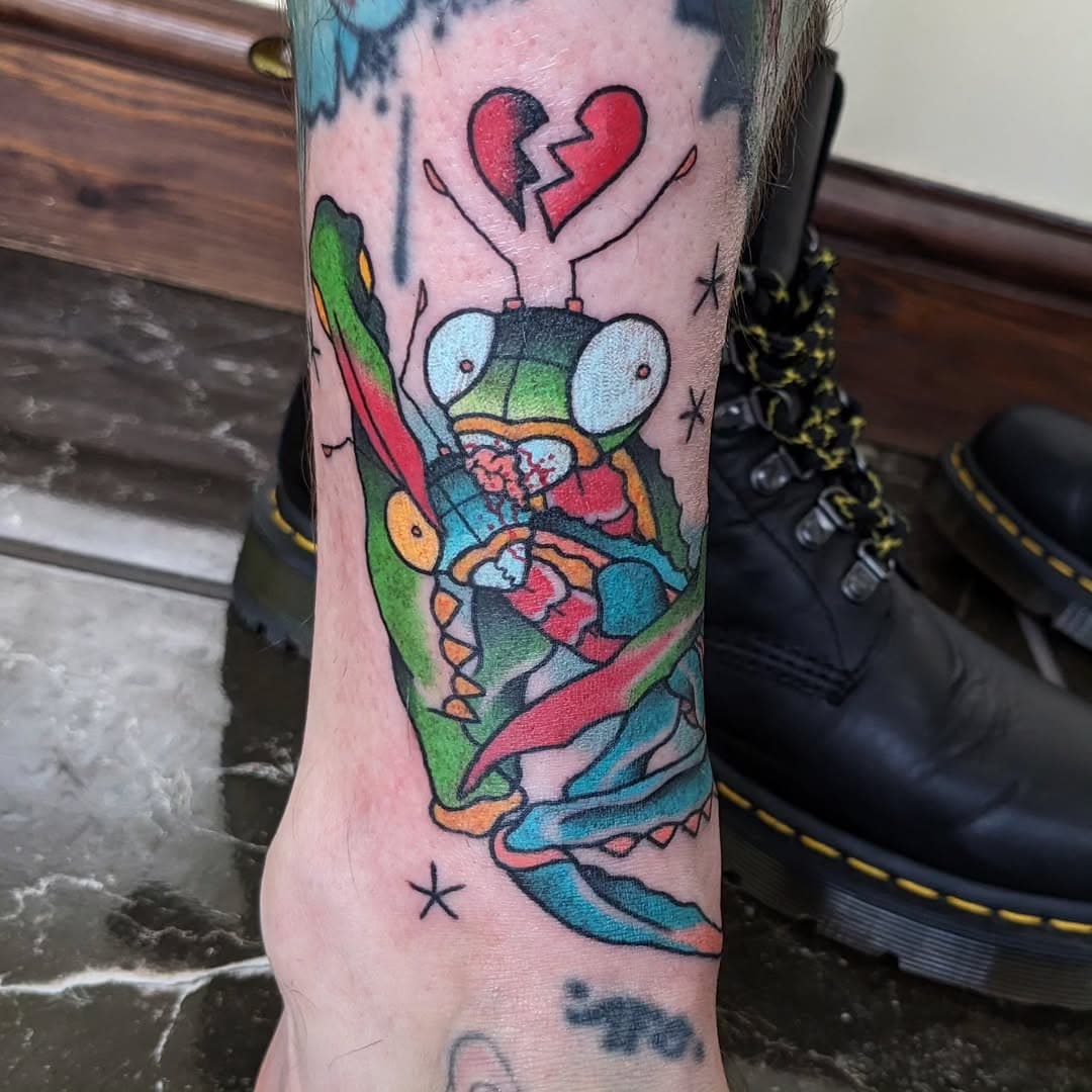 Couple of love bugs for @domcaddick today 😎 this one was fun to paint and even more fun to tattoo 😁 thanks for the trust dom 🤙