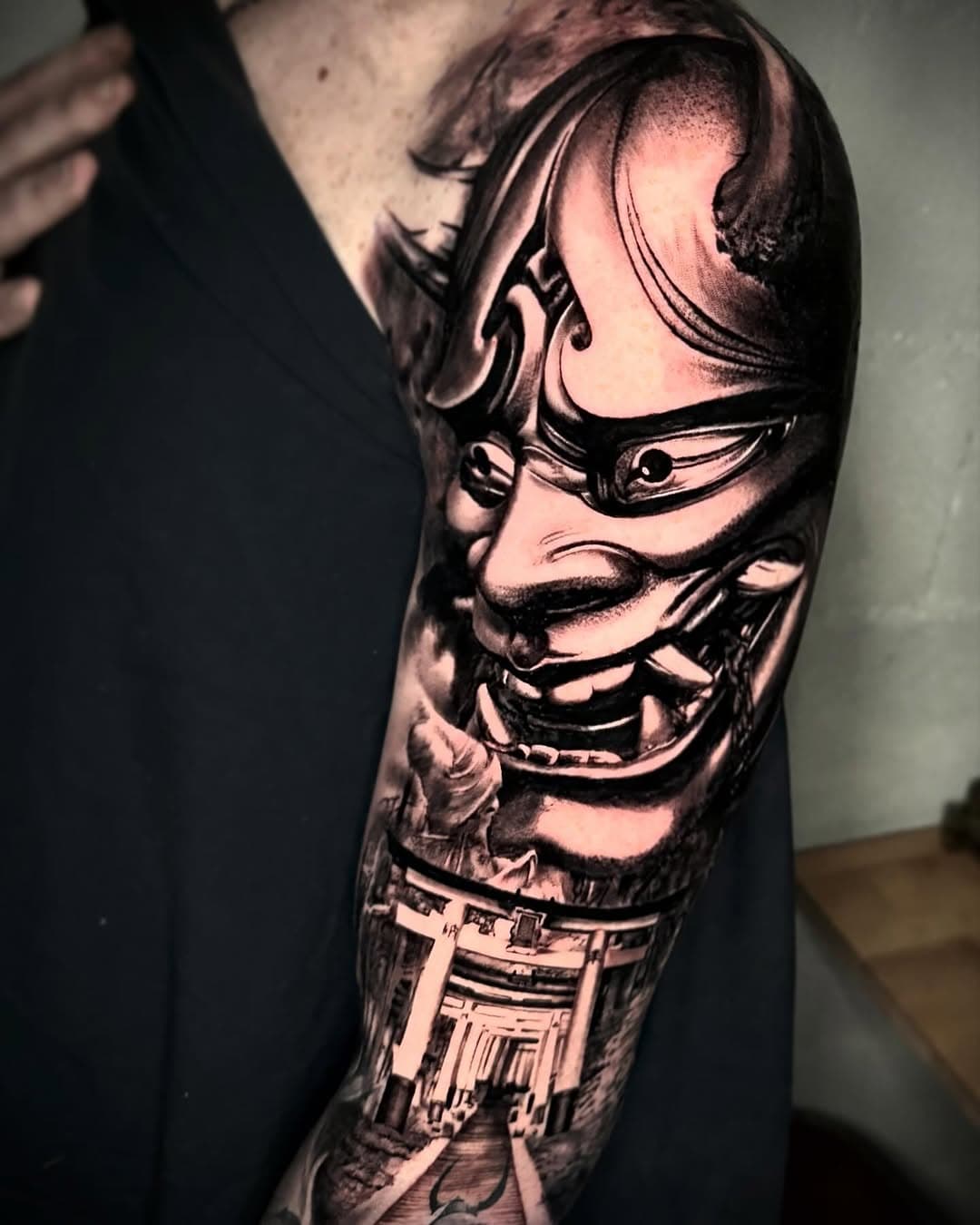 Samurai mask done whit @barbernorthstar @criticaltattoosupply @kwadron @formybiotattoo at @eight.industry.tattoo #tattoo #tattoos #japan #japantattoo @yo_eight.industry