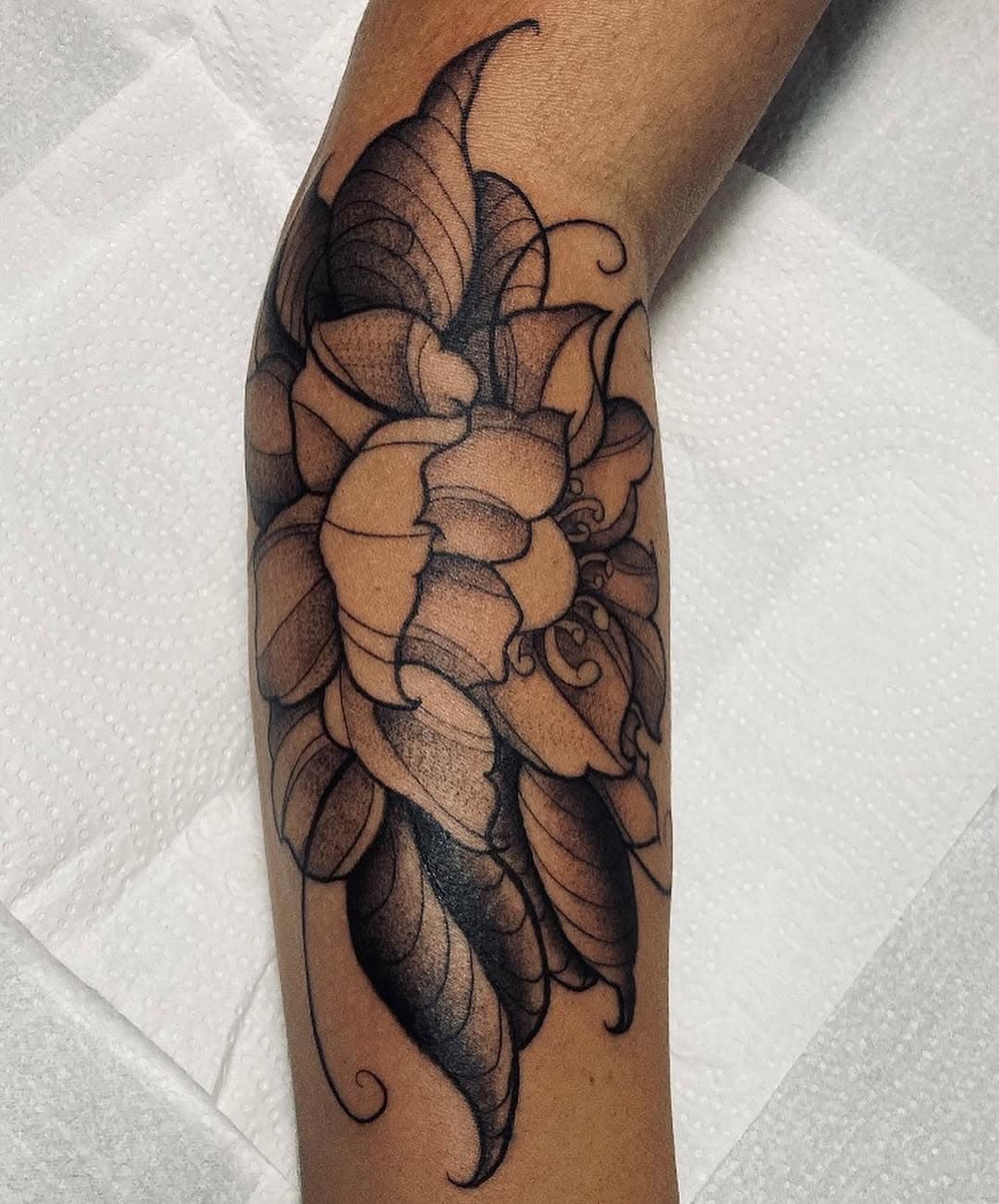 Peônia pra Thay ✨

Amei demais, brigada pela confiança, queridona @thxolv 💘💘✨✨

.
.
.
.
.
#peonia #tattooblackwork #blackwork #tattooflores #fro #tatu #tatuagemautoral #arte #recreiodosbandeirantes #vemprodrop