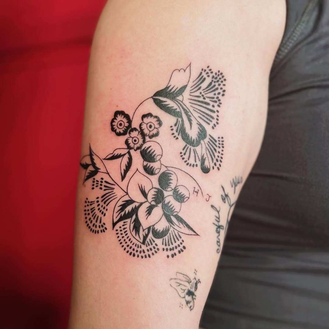 Beautiful folky flowers for Hadley! 
.
.
#albuquerquetattoo #newmexicotattoo #santafetattoo #albuquerquetattooartist