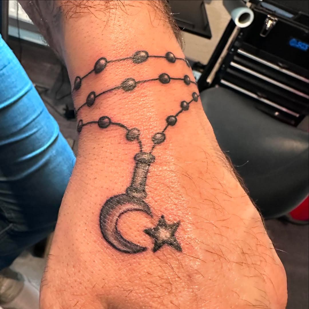 #wristband #tattootipsy #tattoolauingen #johnsonirons #luckymonkeycartridges #iamink #nofilter