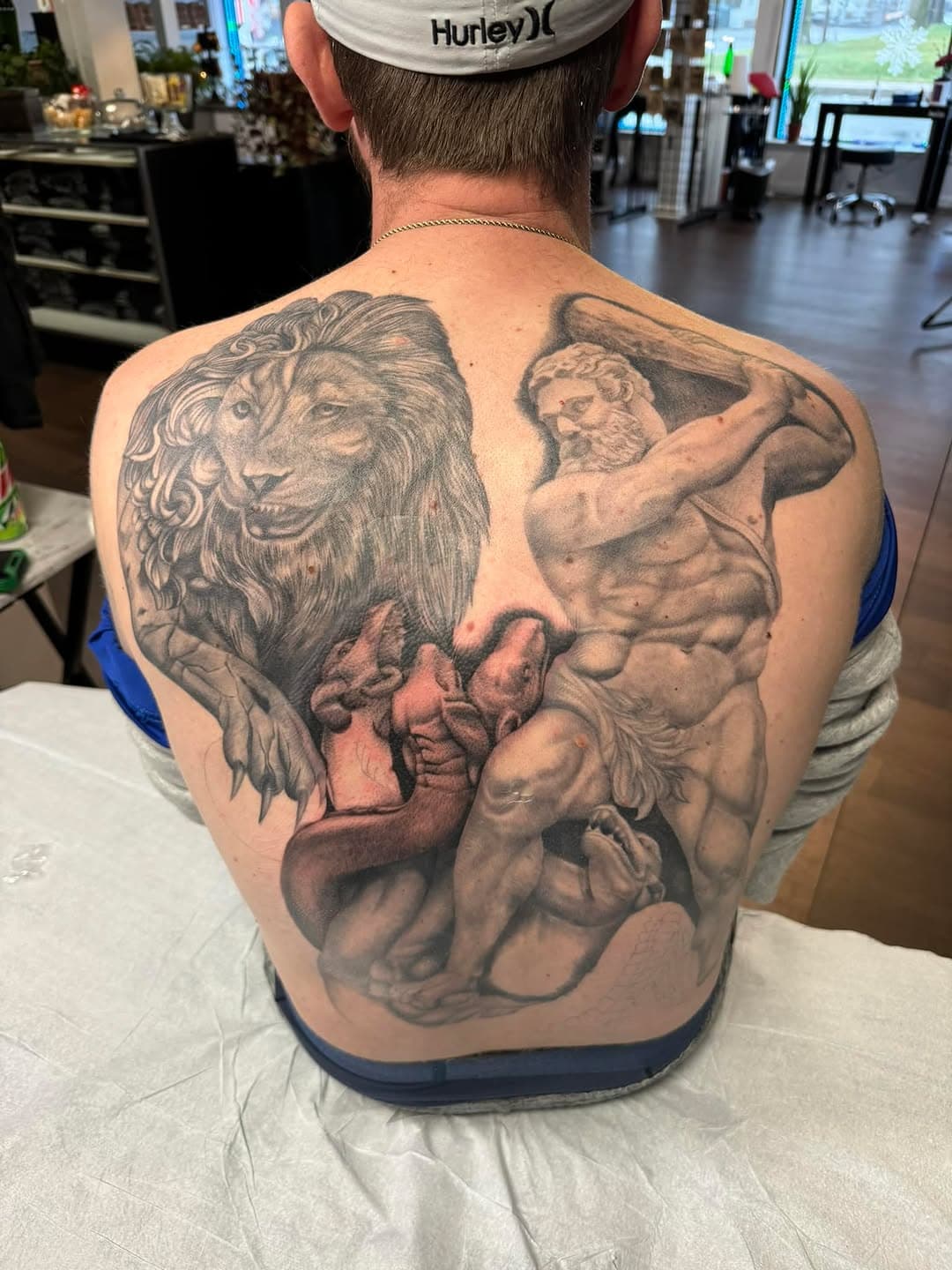 More progress on the Hercules vs Hydra tattoo by Lisa 🖤