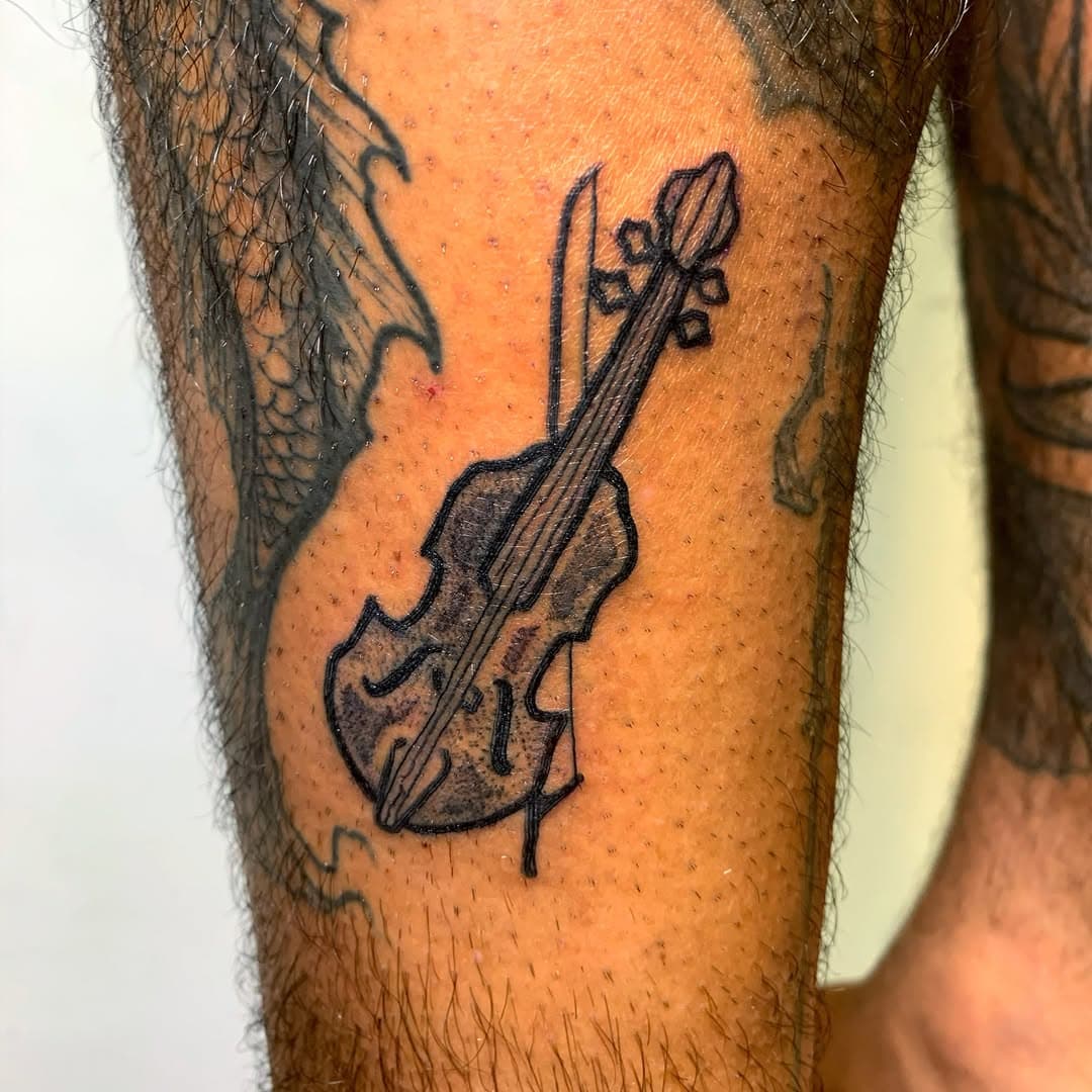 Violino que rolou para o @drocarapha na última sessão em que fizemos 4 gap fillers no @tetotattoo_ 
Em breve a ultima minitattoo dessa sessão
Muito obrigado pela confiança!

Curte comenta salva e compartilha!
Pra marcar sua sessão ou desenvolver sua ideia manda um DM ou um ZAP (21)989271270

#tattoo #tatuagem #tatooed #tatuado #ink #inked #blackwork #blackworktattoo #violino #violin #Musica #musicaclassica #riodejaneiro #tatuagemrj #tattoorj #saopaulo #tattoosp #tatuagemsp #ritual #magick #abralas #arte #art