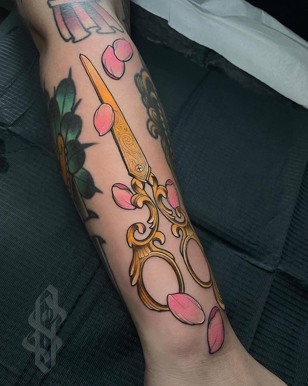 •SCISSORS•
~
~
~
#tattoo #tattoomadrid #ink #inked #besttattoo #neotradi #neotraditionaltattoo #newtraditional #instattoo #neotrad #neotraditional #colourtattoo #diseño #tattooideas #tattoocolor #tattoodesign #drawing #art #tattooart #tattooer #tattoist #tattoooftheday #balmtattoo
@neotraditionalspain @neotraditionaleurope @neotraditionalworldwide