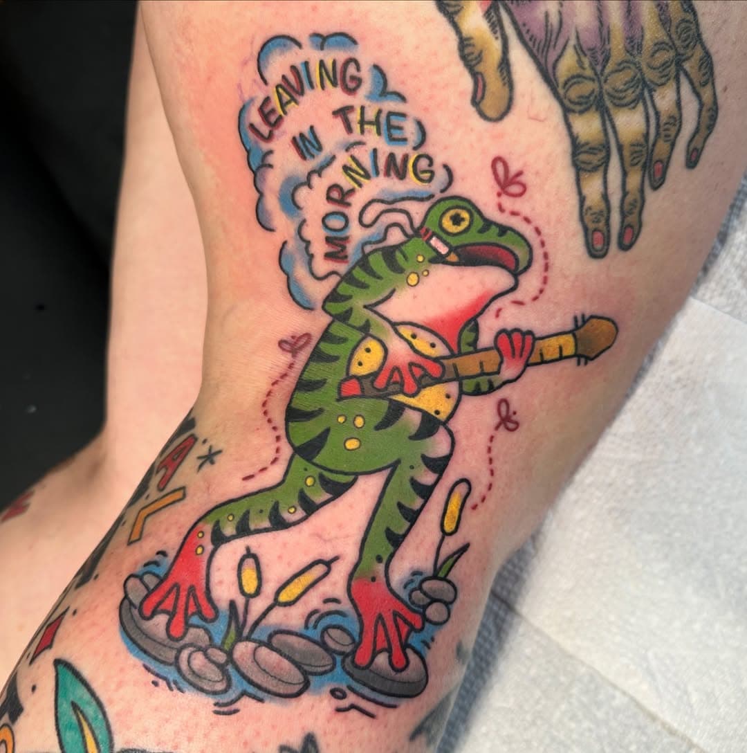 Trading with the super talented @caitcoale_tattooer 
Had so much fun with the idea she gave me 🐸
🐸
🐸
🐸
🐸
🐸
🐸
🐸
🐸
🐸
🐸
🐸
🐸
#frogtattoo #banjofrog #punktattoo #lennyandthepisspoorboys #crustpunk #cttattooers #queertattooartist #newenglandtattoonetwork #wallingfordct