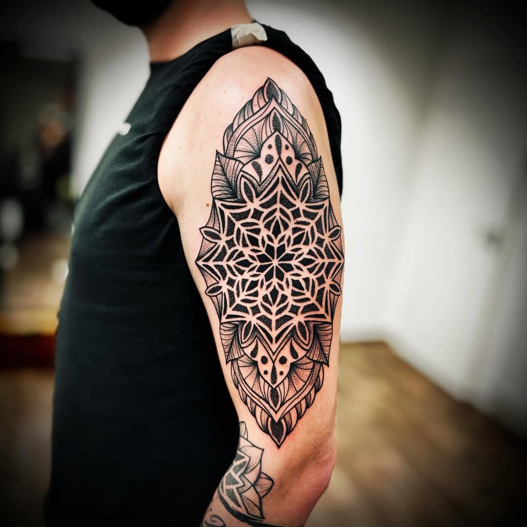 🌑🌑🌑GEOMETRIC LOVE🌑🌑🌑
Beratung & Termine:
mail@inkindustries.de
WhatsApp: 01702482981

#tattoo #tattoos #ink #inked #art #tattooartist #tattooart #tattooed #tattoolife #tattooideas #love #artist #blackwork #instagood #tattoodesign #lohmar #tattooing #tattooist #blackandgreytattoo #tattooink #siegburg #instagram #mandala #tattoostyle #photography #drawing #dotwork #tattooer #traditionaltattoo #tattoogirl