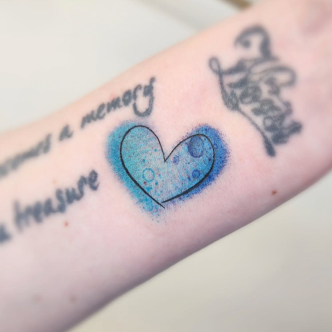 #HeartShare please read below!

"Lindsay, I truly enjoyed the time we spent together as well as the atmosphere you created before anything took place, even before sitting in the chair. It was very calming and personal and it was appreciated. 

It was coming up on the 25th anniversary of my dad’s passing when I saw Lindsay’s post about giving her time to give out free heart tattoos ❤️in memory of someone you lost. I thought I was seeing things because NO tattoo artist would give their time and tattoo for FREE. Yes FREE!

I am so glad I reached out to Lindsay and told her I would be honored if she could tattoo a heart in memory of my dad. The day of my tattoo was 2 days before the anniversary of my dad's passing, which was perfect.

I was the typical daddy’s girl, he taught me everything I needed in life, respect, work ethic, love, and family. The placement of this tattoo makes a connection to the other two tattoos I have in memory of my dad, which represent how much I miss him and love him.

How many people would do something for someone and not ask for anything in return? Lindsay would! It was great catching up on our past lives and reminiscing about all the adventures we both have been through and how we survived to fight another day.

You have been dealt a hand that NO ONE should be dealt, but you are a fighter, and you will come out the other side as a Phoenix.

Lindsay, you are a wonderful person inside and out and I wish you all the best in your future endeavors. Please keep in touch and I will be cheering you on from the sidelines!

#givethemhell "

Thank you, 
@momofanosymanx__imlisap

#tattoo #tattoos #tattoolife #tattoostyle #tattoodesign #tattooshop #tattoostudio #ink #inked #tattooideas #tattooinspiration #tattoosofinstagram #galtlove #cambridgeontario #bodyart #tattooed #tattoomagazine #inkedmag #canadianartist #tattooart #tattooartists #tattoooftheday #memorialtattoo #hearttattoo