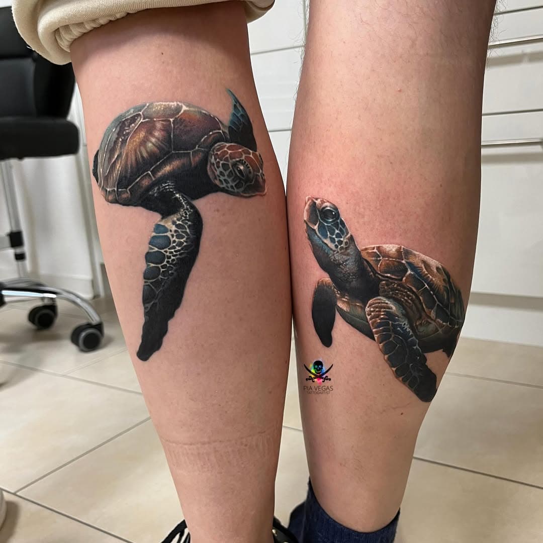 Partnertattoo in progress! #piavegas #passionpain #turtletattoo #colortattoo