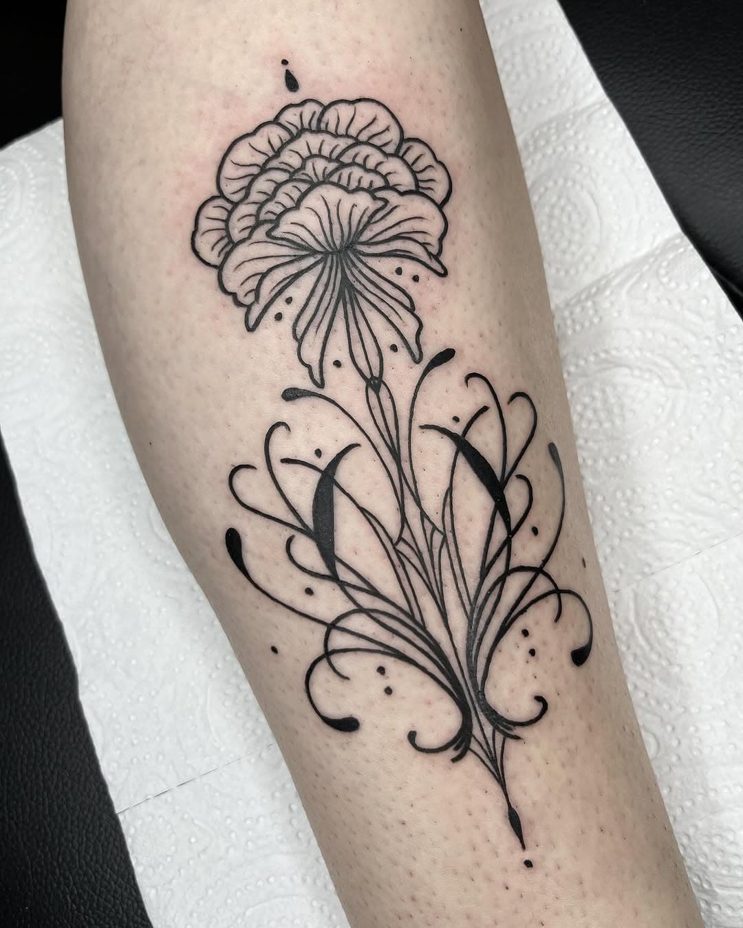 Ornamental Flower 
____
Design by @coraline_bdl ❤️
-
-
#tattoo #ornamentaltattoo #ornamental #ink #blacktattoo #inkedgirls #tattooist #love #flowers #line #flashtattoo #flowertattoo #flowerstagram #tatouage