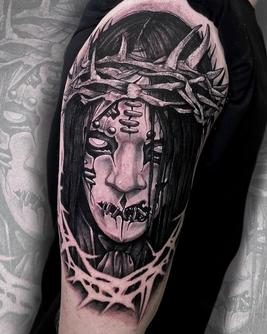 Je dirai presque c’est un rêve d’enfant, de tatouer ce grand monsieur qu’était Joey Jordison ! 🤘🏻Merci infiniment 🙏🏻 #slipknot #art #slipknottattoo #joeyjordison #color #tattoo #tattoos #ink #inked #joeyjordisonmask #tattooed #tattooartist #slipknotfan #tattooart #artist #ichigotattoo #anime #drawing #tattoolife #animetattoo #life #instadaily #slipknotmasks #slipknotmask #illustration #amiens #france skinart_mag
@inkedmag 
@tattoos_of_insta 
@firsttattoos1 
@ink.ig 
@tattoodo 
@where_they_tatt
@tattoo2me 
@eternalink 
@txttoo 
@thebesttattooartists @neotraditionaleurope @neotraditionalspain @neotraditionaltattooers  @neotraditional.france @neotraditionalworldwide