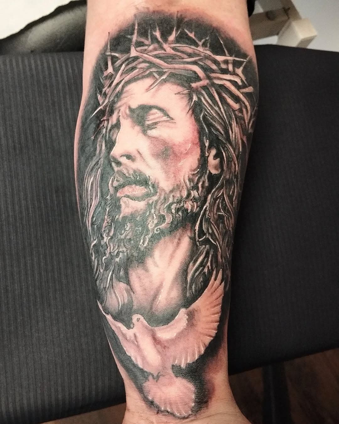 #hafenmarie #tätowierungen #duisburg #ruhrort #davidalsentat #tattoo #duisburgtattoo #tattooduisburg #headshot  #traditionaltattoo #blackandgrey #skinarttraditional #oldlines  #sacrifice #jesus #lattenjupp #germantattooers  #realtattoos #loveclassictattoos #oldschooltattoo  #tradworkers hafenmarie @dot_e.v @call_the_truck