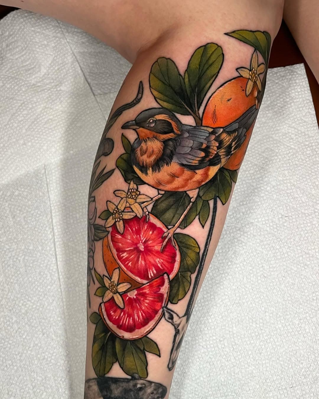 got this gap filler colored in yesterday, thank you so much Kerian for the trust! this one was a blast 🥹💛 6 hours total 💪🏼
done at @honeygrovestudio 🍯