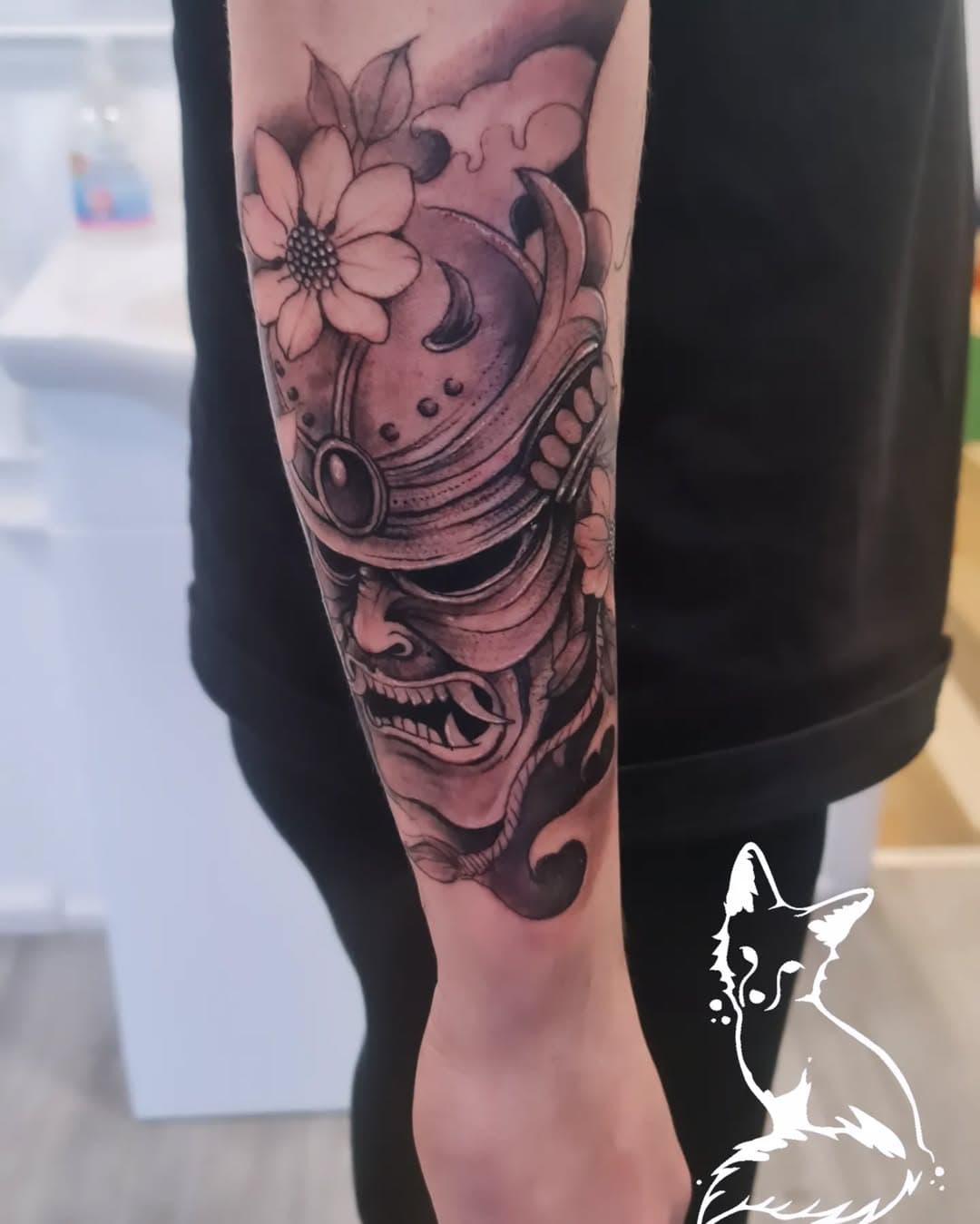 Japenese Samurai Warrior Mask sleeve add in done this week 🖤 #sleeveprogress #summerready #freshink #samuraimasktattoo #japenese blackandgreysleeve  #yatetattooist #customtattoo #foxyink