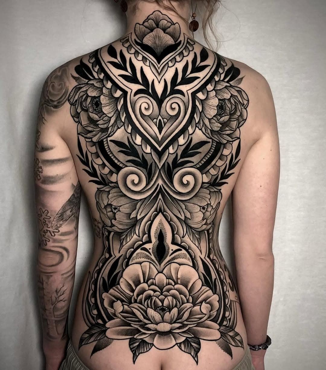 Mostly healed back piece for Makenna! ✨ I would love to take on more large scale projects like this. Email CodyAwn33@gmail.com for booking! 
•
•
•
• @blacksagestudio #blacksagestudio #ColorfulConcepts #mandala #tattoo #dotwork #dotworktattoo #blackwork #blackworktattoo #ornamentaltattoo #ornamental #geometrictattoo #hustlebutterdeluxe #dynamicink #truetubes #fusionink #blackclaw #blackclawneedles #stencilstuff #Kwadroncartridges #tatsoul #denvertattooartist #Coloradotattooartist #EvergreenColorado #cheyennetattooequipment #peonies #peonytattoo #floraltattoo #floral #blackandgreytattoo #tattoosnob