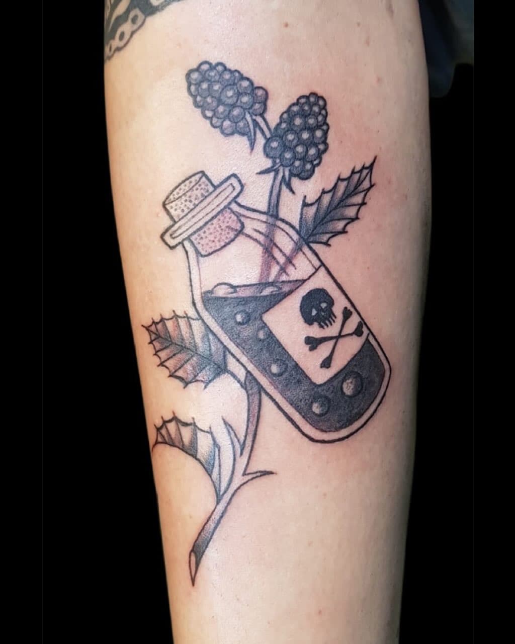 Work by Zsolt 

Bei Interesse an einem Termin oder Beratung schickt uns eine Mail ,

info@artistocrat.de 

#artistocrat #artistocrattattoo #hamburg #zsoltmachat #tattoo #tattoohamburg #hamburgtattoo #hamburgink #smalltattoo #poison #ladytattoo #girlswithtattoos #blackwork #blackworktattoo #germantattooers #boldlines #tattooartist #tattoolife #ink #tattooinspo #tattooinspiration #tattooart #freshnofilter