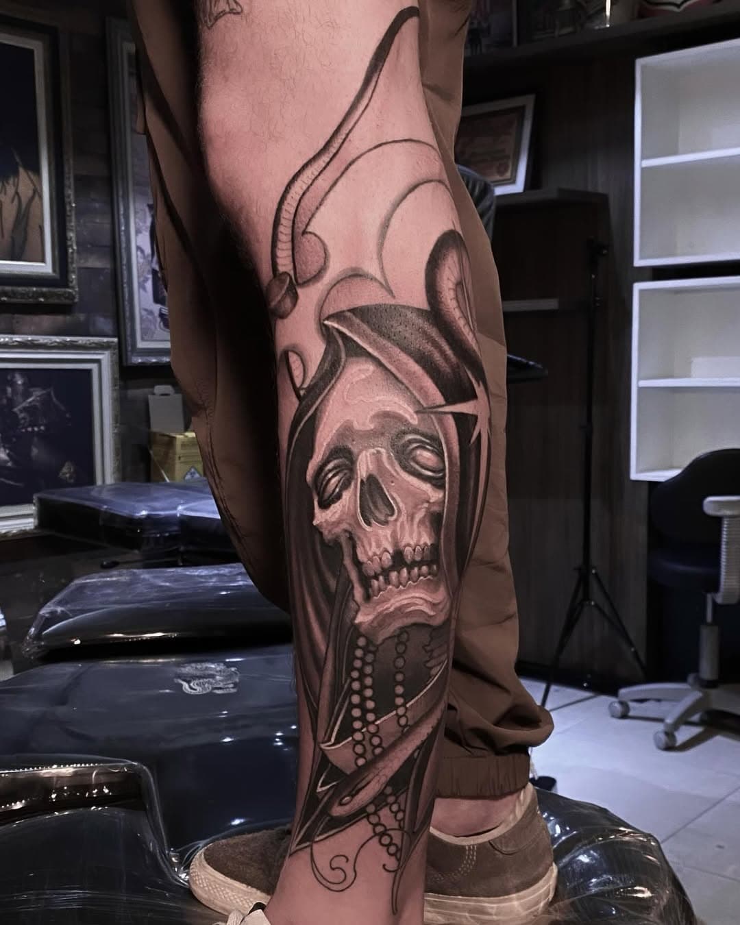 ✦ GRIM REAPER ✦

Arte autoral que desenvolvi a mão livre nesse estilo que gosto muito de fazer.

Valeu @caizara_ink 

#reaper #grimreaper #ceifador #caveira #tattoo #tattoocaveira #tattooreaper #tattoocaveira #skul #skulltattoo