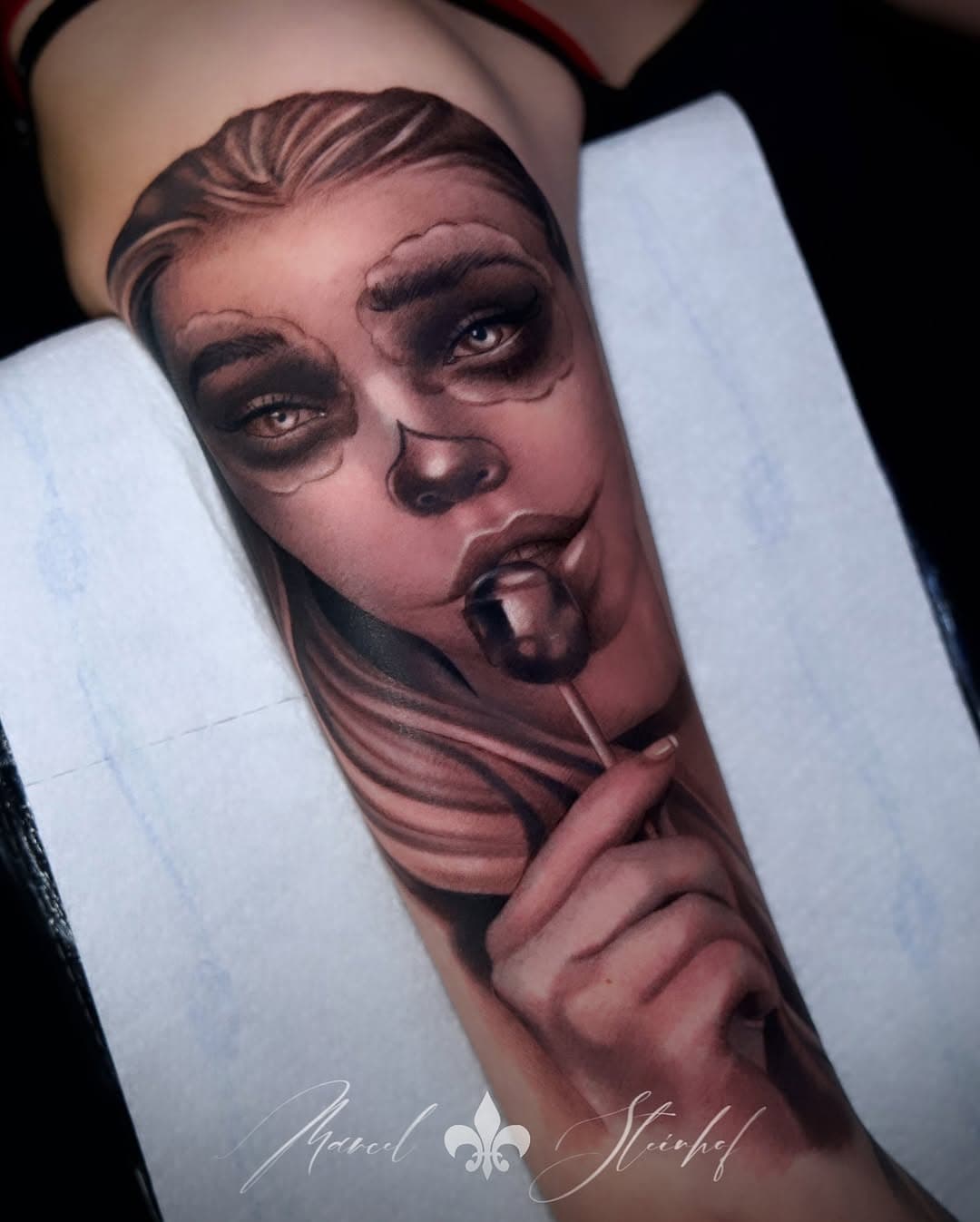 ❌ Realism La Catrina ❌ #mexicandesign #chicanoart #realismtattoo #realismtoday #realistictattoo #realisticart #realismotattoo #realismtattoos #inks #inkstagood #inkart #lifetattoo #tattoostyle #tattooist #tattooart #chicanotattoo #tattoogoodscartridges #dresdentattoo #tattoodresden #lifestyletattoo #inkspiringtattoos #tattoomodel #inkedbeauty #inkedgirls #inkedlife #tat #lacatrina #lacatrinatattoo #realismart #realistic_arts