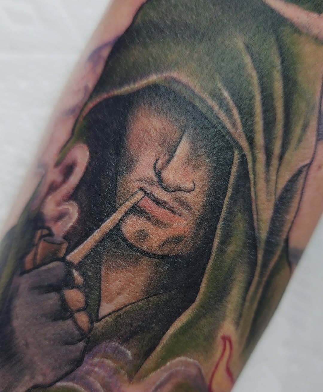 Big LOTR piece I had the pleasure of starting! I've never watched the movies, but this scene with Aragorn got me convinced 😂 

.
.
.
#elkhartindiana #oddballstattoo #colortattoo #eternalink #worldfamousink #allegoryink #aragorn #LOTR #lordoftheringstattoo #lotrtattoo