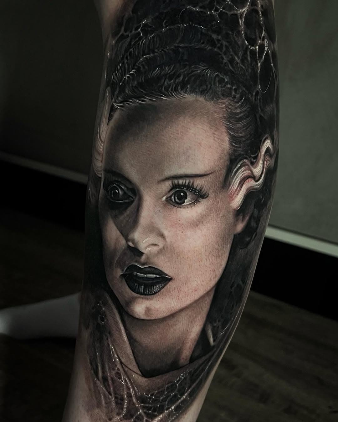 Done with @fkirons @fkironsbrasil @tribodosoloficial 
.
#tattoo #tattoolifestyle #tattooideas #horrormovies #horrorart #frankenstein #blackngreytattoo #portraittattoo #fkirons #fkironsproteam #sullenclothing #sullenfamily #darkart #darkartists #brideoffrankenstein