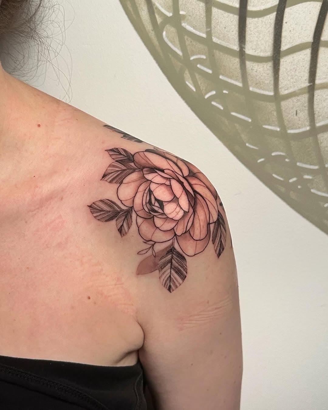 Peonies for @lounash41 ; For bookings and inquires use the WhatsApp link on my profile. 
-
#tattoo #tats #tattooartist #inked #tattoodo #blackandgreytattoo #london #emallatattoosupply #emallacartridges #emallaeliot #emallaeliotcartridges #peony #peonies #linework #blackwork