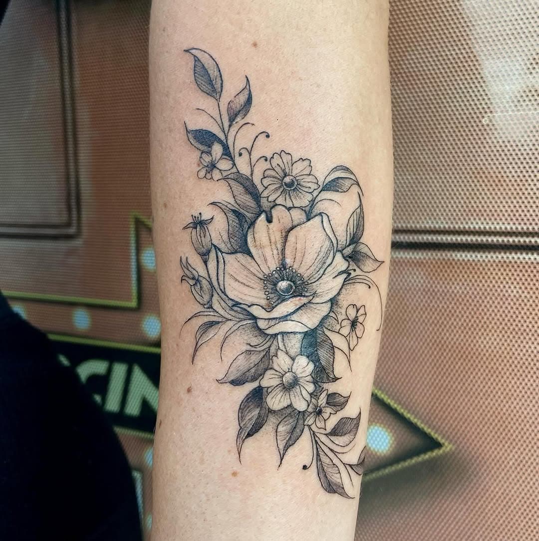 𝐅𝐋𝐎𝐑𝐀𝐋🌸
•Cobertura de Cicatriz!🌿
.
Por: @niel_filho_tattoorr 
.
. 
Orçamentos e Agendamentos somente via WhatsApp (95) 99120-9903. Estamos localizados no bairro São Vicente no Studio Black Tattoo!
.
.
#floraltattoo #tatuagemfeminina #tatuagemdelicada #roraima #boavistarrbrasil