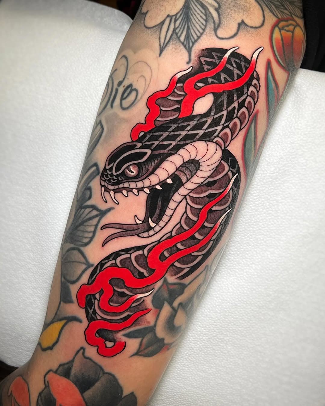 Snake gap filler I did at @blackship.bcn Thank you!!
INFO/ BOOKINGS:
📩info.frankitattoo@gmail.com📩
•
•
•
#tattoo #ink #tattooart #tatuaje #bcntattoo #barcelona #blackshipbcn #blackwork #blackworktattoo #frankitattoo #snake #snaketattoo #japanese #irezumi