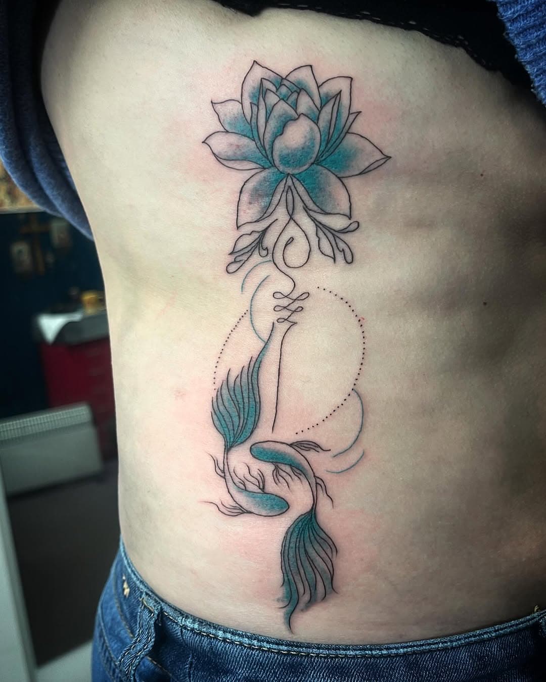 Super fine lines for Evelyn this morning 🖤
.
.
.
.
.
.
.
.
.
.
.
.
.
.
.
#tattoo #tattoos #luckycattattooglasgow #luckycattattooparlour #glasgow #glasgowtattoo #glasgowtattooartist #guyswithtattoos #girlswithtattoos #fineline #finelinetattoo #traditionaltattoo #blackwork #blackworktattoo #glasgowsfinest #finelinesforever #handtattoo #fingertattoo #dotwork #dotworktattoo #colourtattoo