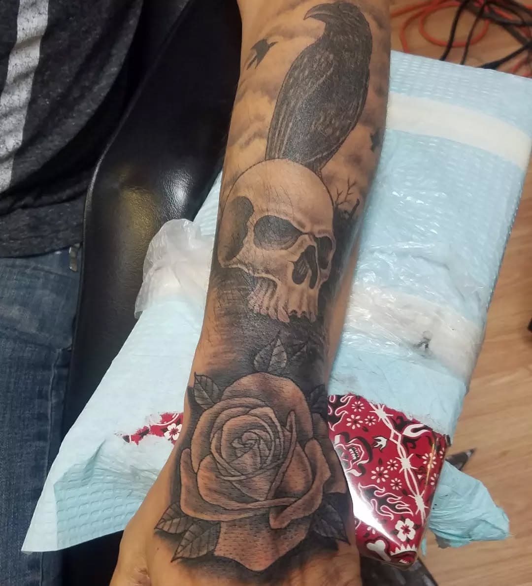 #tattoosbyrobyoung #rhodeislandtattoos #rhodeislandtattooartist #rhodeislandtattoostudio #rhodeislandtattooshop #blackandgraytattoo #goodtattoos #lovewhatyoudoandneverworkadayinyourlife #tattoolife #teamalteredri #rosetattoo #jobstoppers