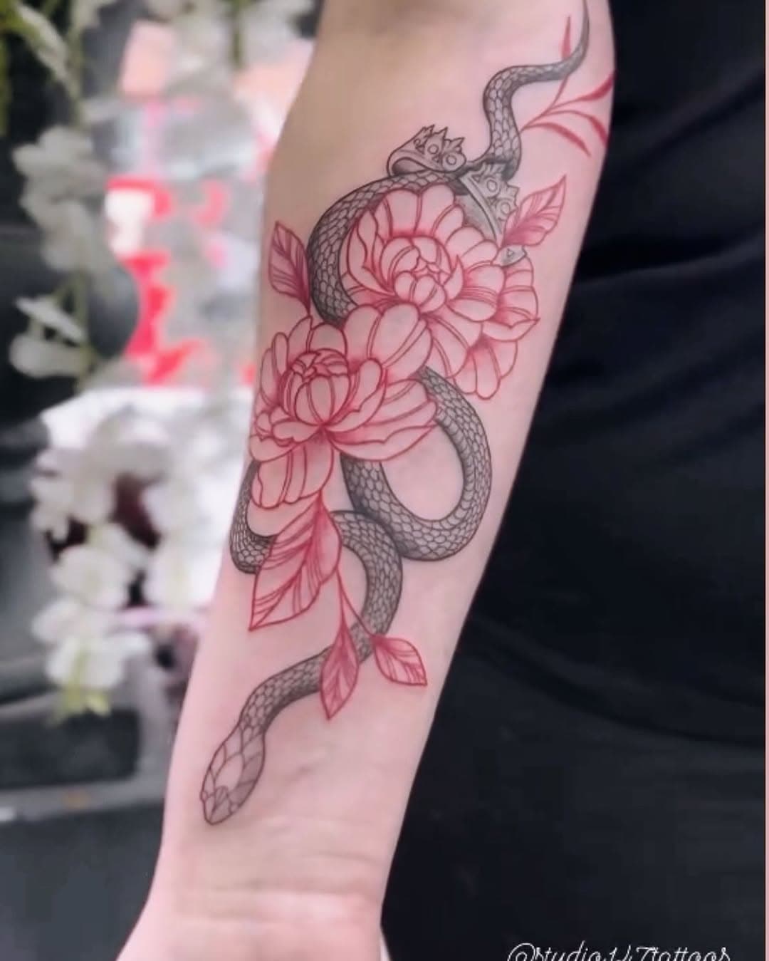 Done by our artist @giada.crisci.tattoo #red #flowers #snake #lineart #clean #sharp #instagood #ink #inkaddiction #inkaddicted #inkart #inktattoo #inklife #inkwork #tatt #tattoo #tattoos #tattooist #tattooing #tattoomodel #girlswithtattoos #girls #men #love #happy #inkstagram #instamood