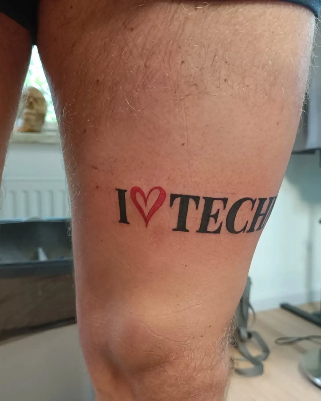 I❤️ TECHNO 😆👌
Lange ist's her, das so etwas verlangt wurde,hat Spaß gemacht.

#handarbeit #techno#technolove
#tattoobein #tattoo2me #tattooart #tattoo #tattoos #tuedelmorstattoo #tattoart #tattooartist #tattooart #tattooinspirations #tattoostyle #tattooed  #tattooink #tattooshop #tattoostudio #tattoolovers #tattoodo #tattoomagazine  #inkininkouteilbek #hannover #hameln #hamburg  #tattooFlash #carpediem
