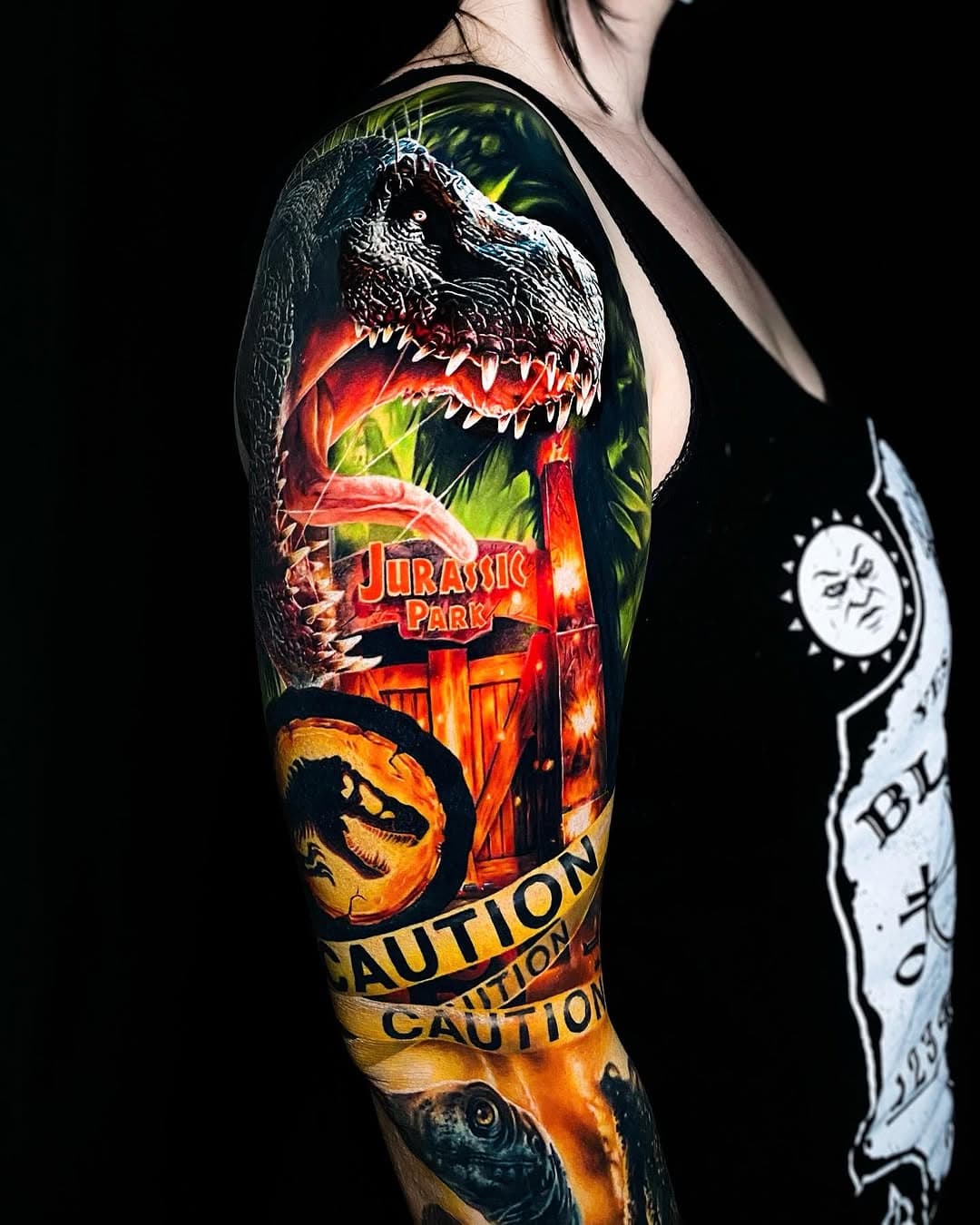 Jurassic park sleeve in progress🦖🔥 What is your favorite movie? 
I really enjoyed creating it and can’t wait to make more of that and to share the results with you ! 

Done with:
@fkirons 
@kwadron 

#tattoo#tattooartist#tattooart#tattooistartmag#skinartmag#inkedmag#follow#tattooistartmagazine#ink#inked#tattooed#realism#realistictattoo#colortattoo#jurassicpark#jurassicparktattoo#kwadron#kwadronneedles#kwadronproteam#kwadronwolfpack#fkirons#fkironsproteam#spektraflux #stepanovtattoo