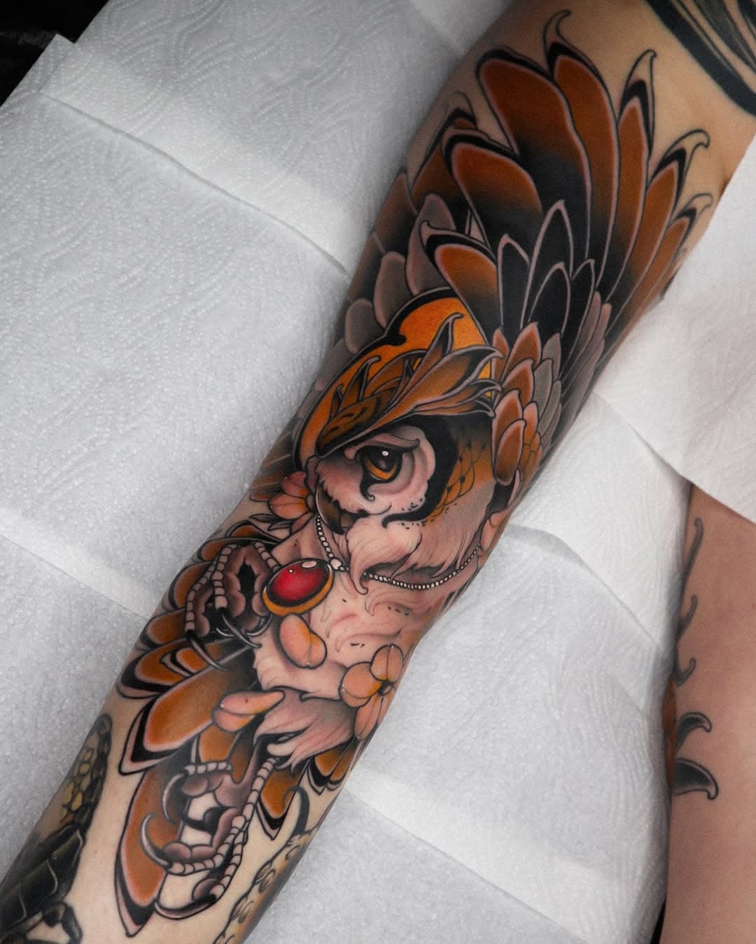 Owl finished. 2 sessions😎
.
.
.
#tattoo #owl #owltattoo #neotraditional #neotraditionalowl #birdtattoo #docon #tattoocon #legtattoo #neotraditionaltattoo #tattoo #ink #love